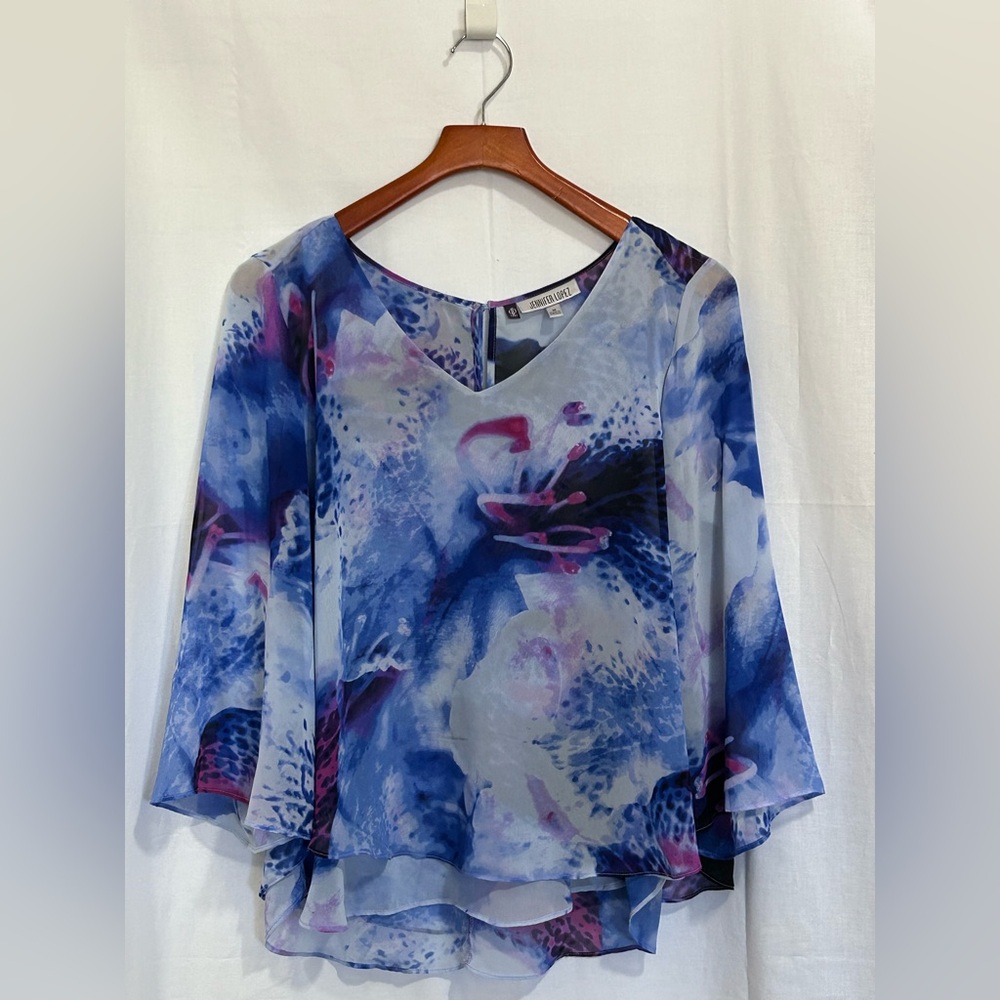 Jennifer Lopez - Blue and White Floral And Airy Blouse